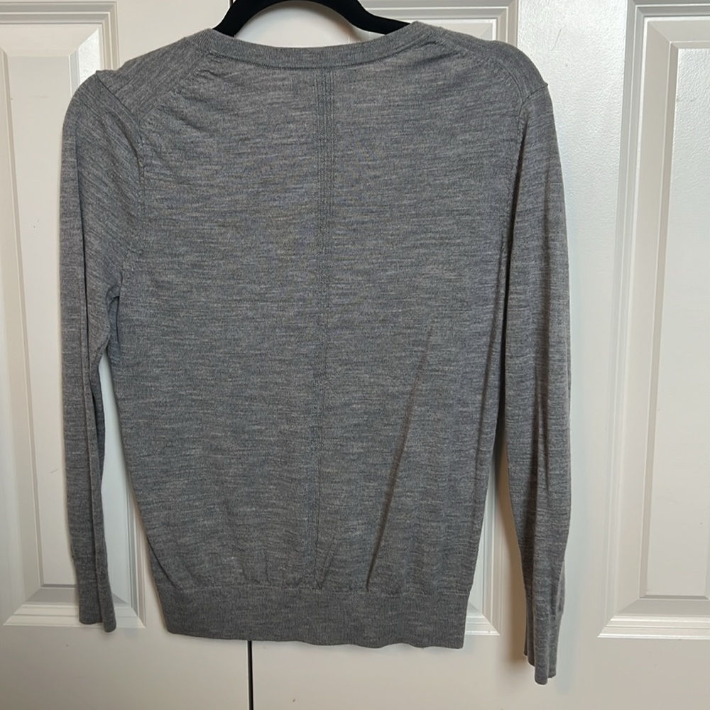 Banana Republic Gray 100% Merino Wool Sweater Size Small Like New - Picture 2 of 2